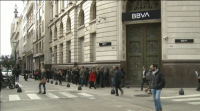 Volven as ringleiras nos bancos na Arxentina a causa da crise económica