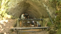 Un convenio entre a USC e Cultura permitirá continuar cos traballos na cova de Eirós