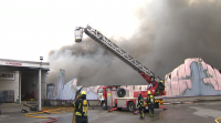 Un incendio industrial que requiriu dun grande esforzo e de moitos medios para a súa extinción