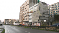O desprendemento dun andamio en Pontevedra obriga a cortar a estrada a Marín