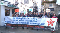 Emigrantes retornados maniféstanse en Santiago en defensa das pensións