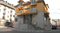 Dous gardas civís salvan un bebé no cuartel de Cambre