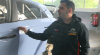 Iván Ares recibe a última evolución do Hyundai a tres semana do inicio da temporada