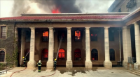 Un incendio forestal calcina a biblioteca da Universidade de Cidade do Cabo, en Suráfrica