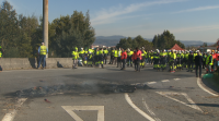 Os traballadores de Ence cortan o tráfico en Pontevedra