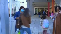 Os nenos portugueses volven ao colexio despois de 60 días