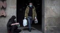 As autoridades europeas defenden que os contaxios non se producen a través dos alimentos, pero piden estremar a hixiene