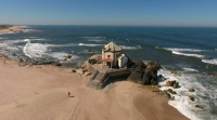 Xoias de Portugal, unha capela que depende da marea na praia de Senhor da Pedra