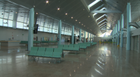 Ducias de voos cancelados nos tres aeroportos galegos