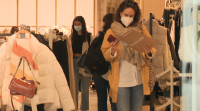 As tendas de Inditex comezan a cobrar polas bolsas e a recadación irá destinada a proxectos medioambientais
