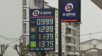 Tras a baixada do prezo do petróleo, nalgunhas gasolineiras xa é posible atopar gasóleo por menos dun euro