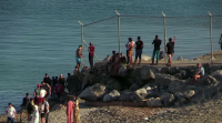 Medio cento de inmigrantes intentan entrar en Ceuta