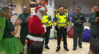 A Garda Civil doa xoguetes aos hospitais