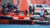 Buscan unha decena de inmigrantes desaparecidos tras naufragar un caiuco en Lanzarote