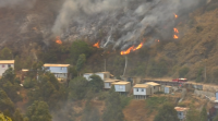 Un incendio forestal destrúe en Chile un cento de vivendas
