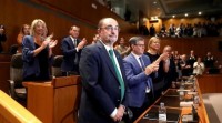 O apoio de cinco partidos permítelle ao socialista Lambán ser elixido presidente de Aragón