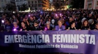 Milleiros de persoas saen á rúa na Noite Violeta para condenar a violencia machista