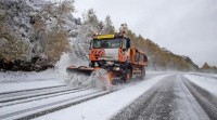 A neve causa problemas en estradas de Lugo e Ourense e deixa nenos sen escola
