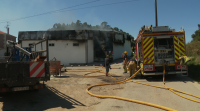 Un incendio destrúe por completo unha fábrica de estruturas metálicas en Vilagarcía