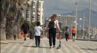 En Alacante controlan o acceso ás praias para evitar que se entre nelas durante o paseo dos menores