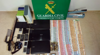 A Garda Civil desartella dous puntos de venda de droga en Fisterra