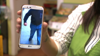 Identifican o agresor da froiteira da Coruña golpeada por vender produtos cataláns