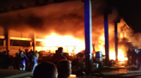 Un incendio nunha explotación agrícola de Sarria deixa só danos materiais