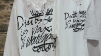 Caligramas de Uxío Novoneyra nunha colección de roupa de Zara
