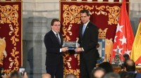 O presidente encargado de Venezuela recibe as chaves da vila de Madrid