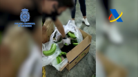 Comisan máis de 1.000 quilos de cocaína agochada entre plátanos no porto de Alxeciras