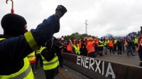 Traballadores de Alcoa bloquean un tramo da autovía en Xermade