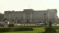 A familia real británica, "triste" polos duques de Sussex e "preocupada" polo racismo