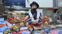 Primeira poxa de centola en Burela e bo nivel de vendas de marisco nas peixerías