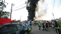 Morre un bombeiro tras a explosión dunha fábrica de químicos en Bangkok