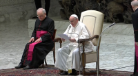 O papa Francisco lamenta o asasinato dun cura francés