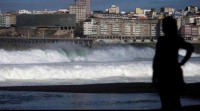 A Coruña e Lugo, en alerta vermella por temporal no mar