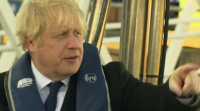 Johnson veta inmigrantes pouco cualificados e que non falen inglés
