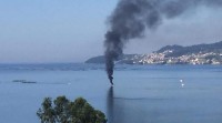 Arde unha embarcación na ría de Pontevedra, á altura de Combarro, pero sen causar feridos