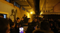 Mozos de extrema esquerda increpan a Íñigo Errejón á saída dun acto