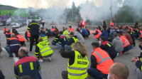 Os traballadores de Alcoa cortaron a estrada que vertebra a Mariña Luguesa