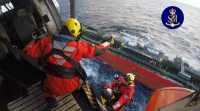 Salvamento traslada un operario ferido nun buque a 43 millas de Touriñán