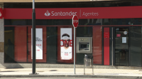 A Garda Civil busca o atracador que entrou armado nunha sucursal bancaria en Sigüeiro