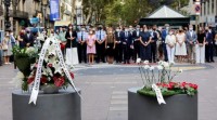 Barcelona homenaxea en silencio as vítimas dos atentados do 17-A no cuarto aniversario