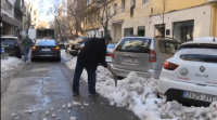 En Madrid retiran a neve contra o reloxo para evitar que a choiva do mércores causen asolagamentos