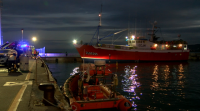 Un barco, en corentena no porto de Burela tras daren positivo os seus 17 tripulantes