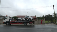 Un coche sae da estrada e tira un muro en Cerceda