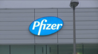 A farmacéutica Pfizer rebaixa á metade o número de doses que tiña previsto elaborar neste mes