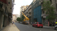 Ferido grave un traballador de 54 anos ao caer dun guindastre no centro de Ourense
