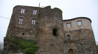 Urxen a restaurar o castelo de Navia de Suarna, que sofre desprendementos