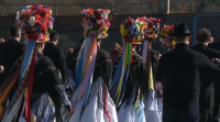 A tradicional danza de damas e galáns de Aldán honra a San Sebastián
